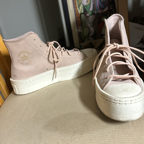 Light pink Converse size 9, women’s with platform sole. - Picture 2 of 4